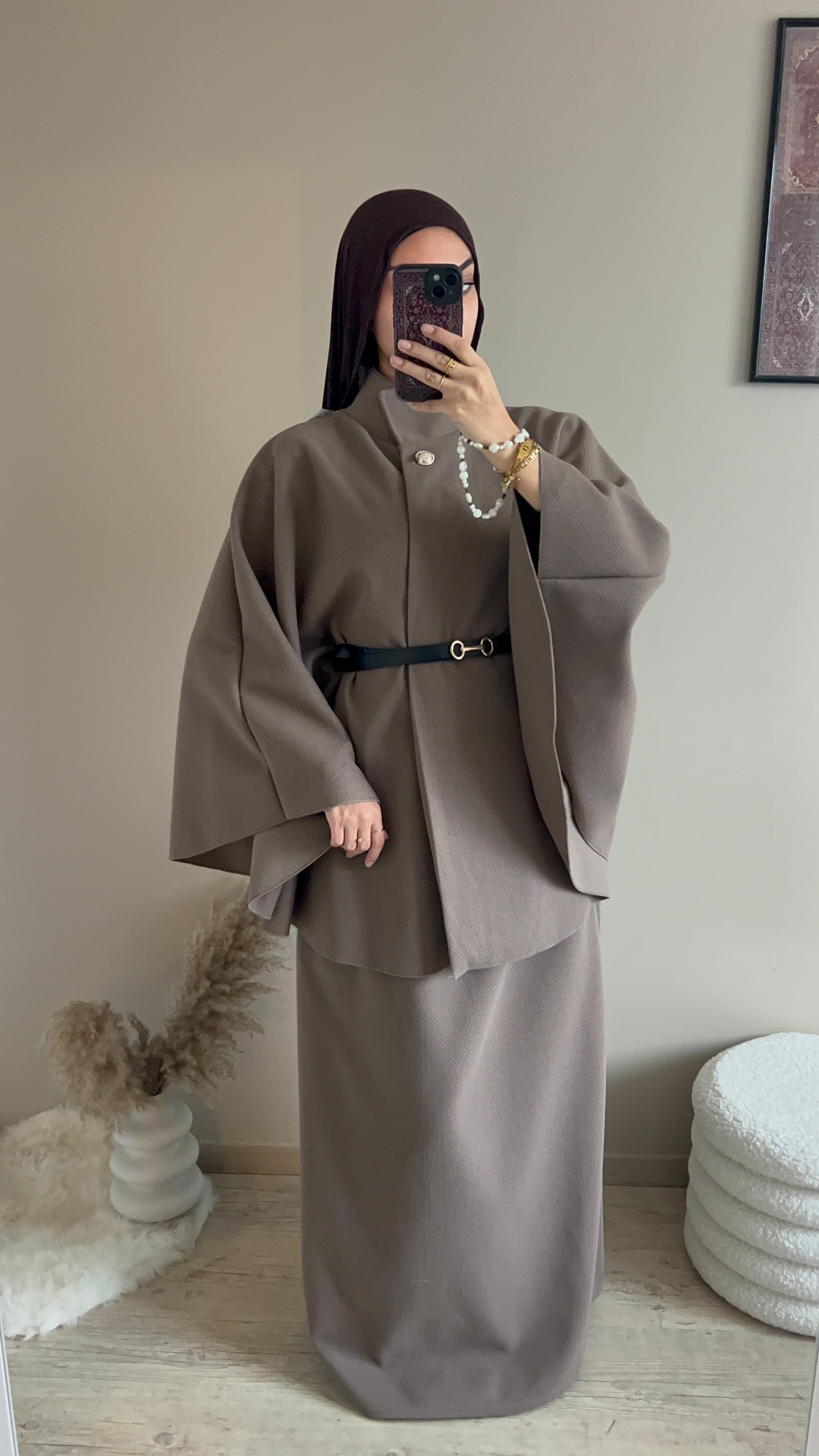 Ensemble cape et jupe taupe